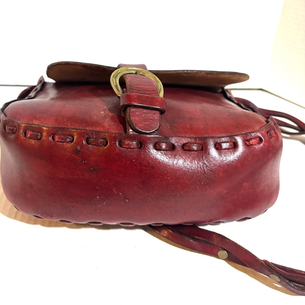 Vintage handmade crossbody Elegant Red Leather Handbag - Picture 3 of 7